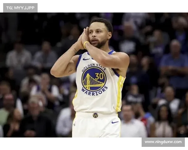 《NBA经典对决回顾：从乔丹绝杀到库里三分的震撼时刻》